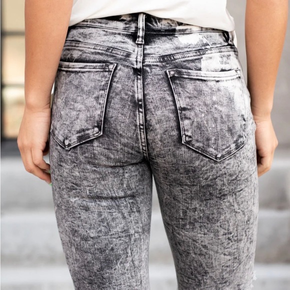 EUC - Vervet Flying Monkey Jeans Size 26/3
Washed Black/Grey Distressed Denim - Picture 8 of 10